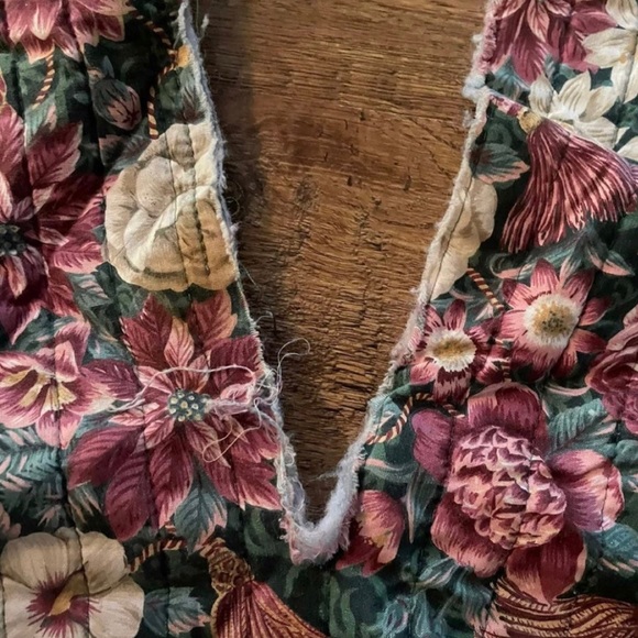 SOLD! Vintage tree skirt 58 inches - Picture 4 of 8